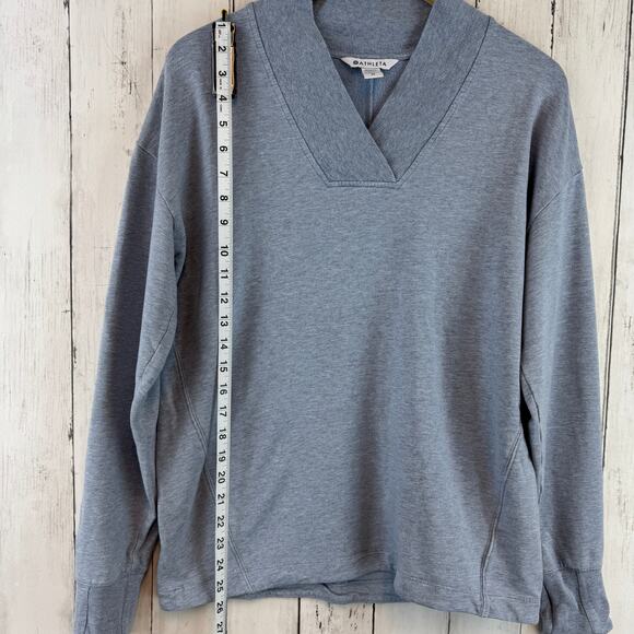 Athleta Blue Heather Clarity V-Neck Thumbholes Sweatshirt #466781 Size Medium - Picture 14 of 15